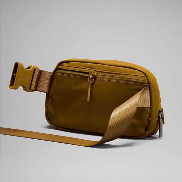 Lululemon Everywhere Belt Bag - Burnt Caramel - Picture 6 of 7